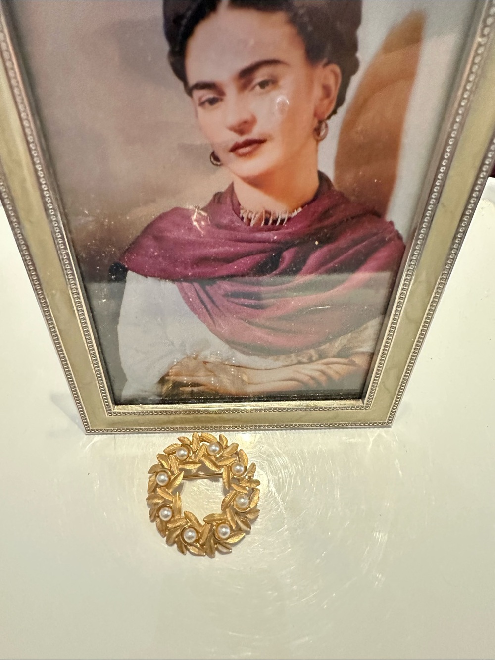 Vintage Avon Gold Tone Pearl Laurel Wreath Brooch - Picture 2 of 7